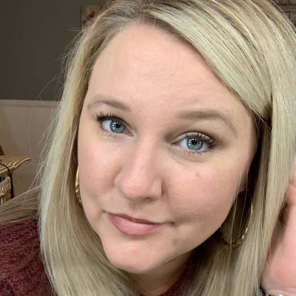 Meet your Posher, Andrea - Picture 3 of 3